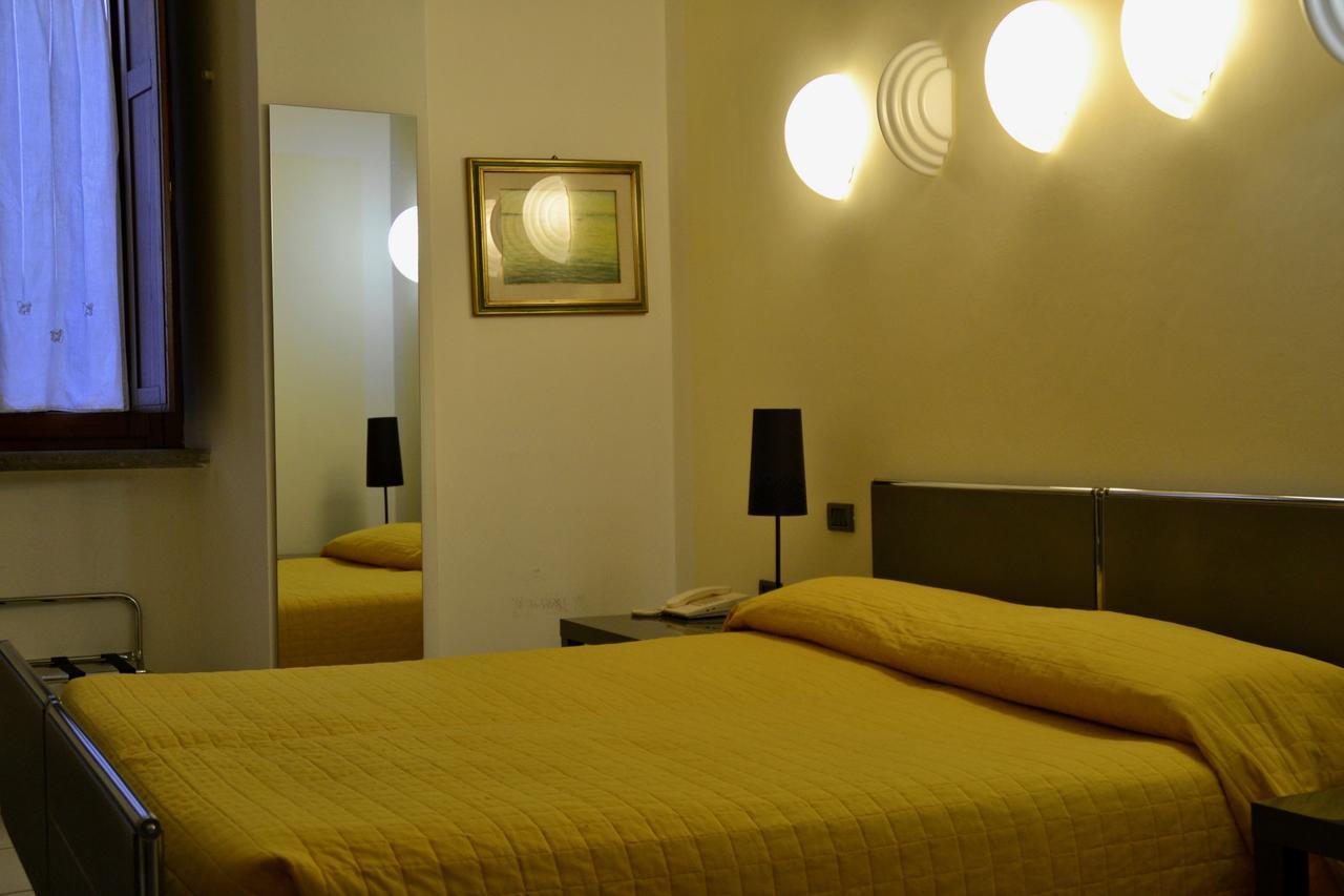 Hotel Italia Foligno Exterior photo