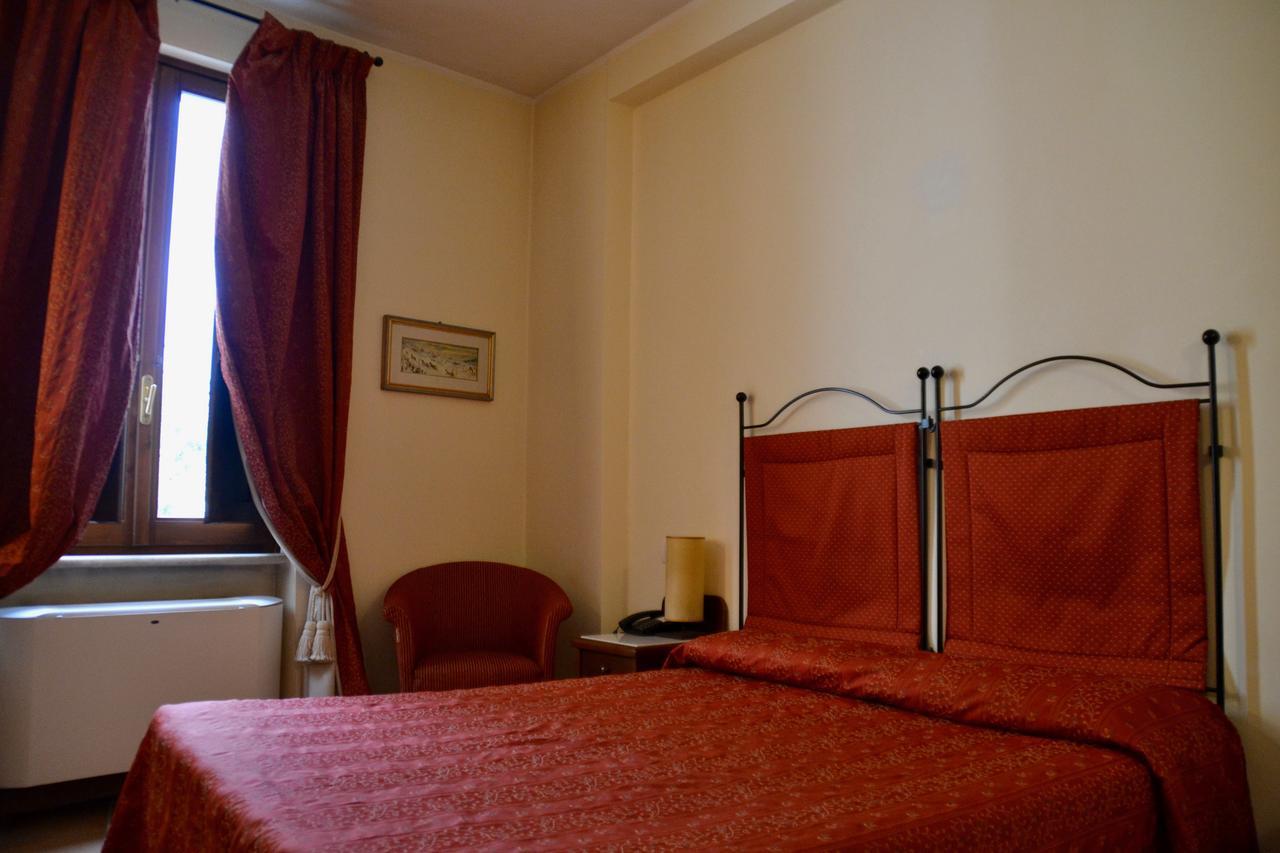 Hotel Italia Foligno Exterior photo